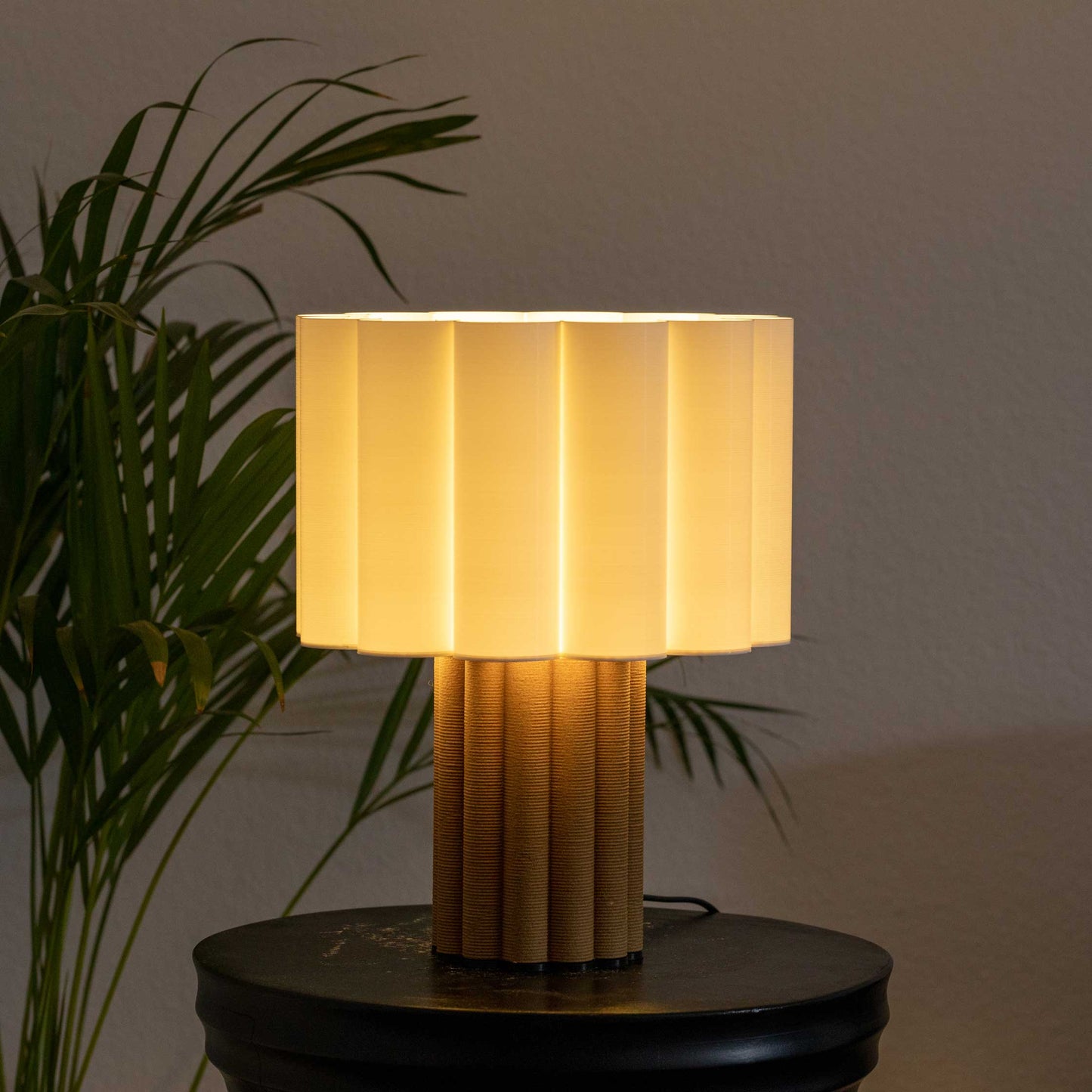 Lampe T • Kiefernholz/weiß