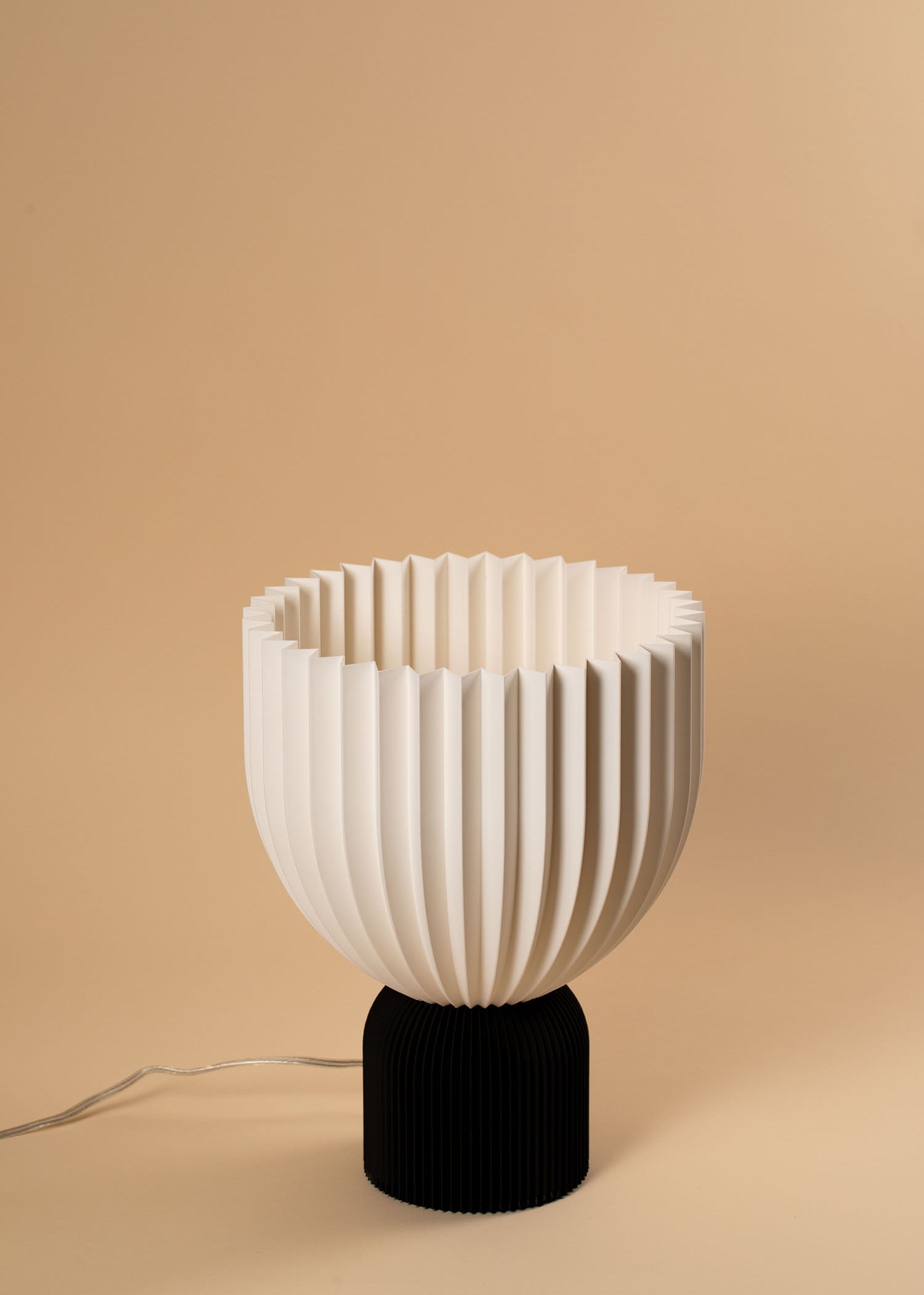 Lamp Ë • bold black x schneeweiß XL