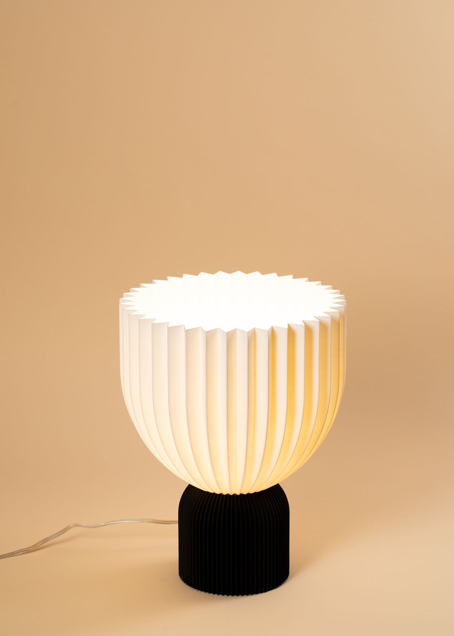 Lamp Ë • bold black x schneeweiß XL