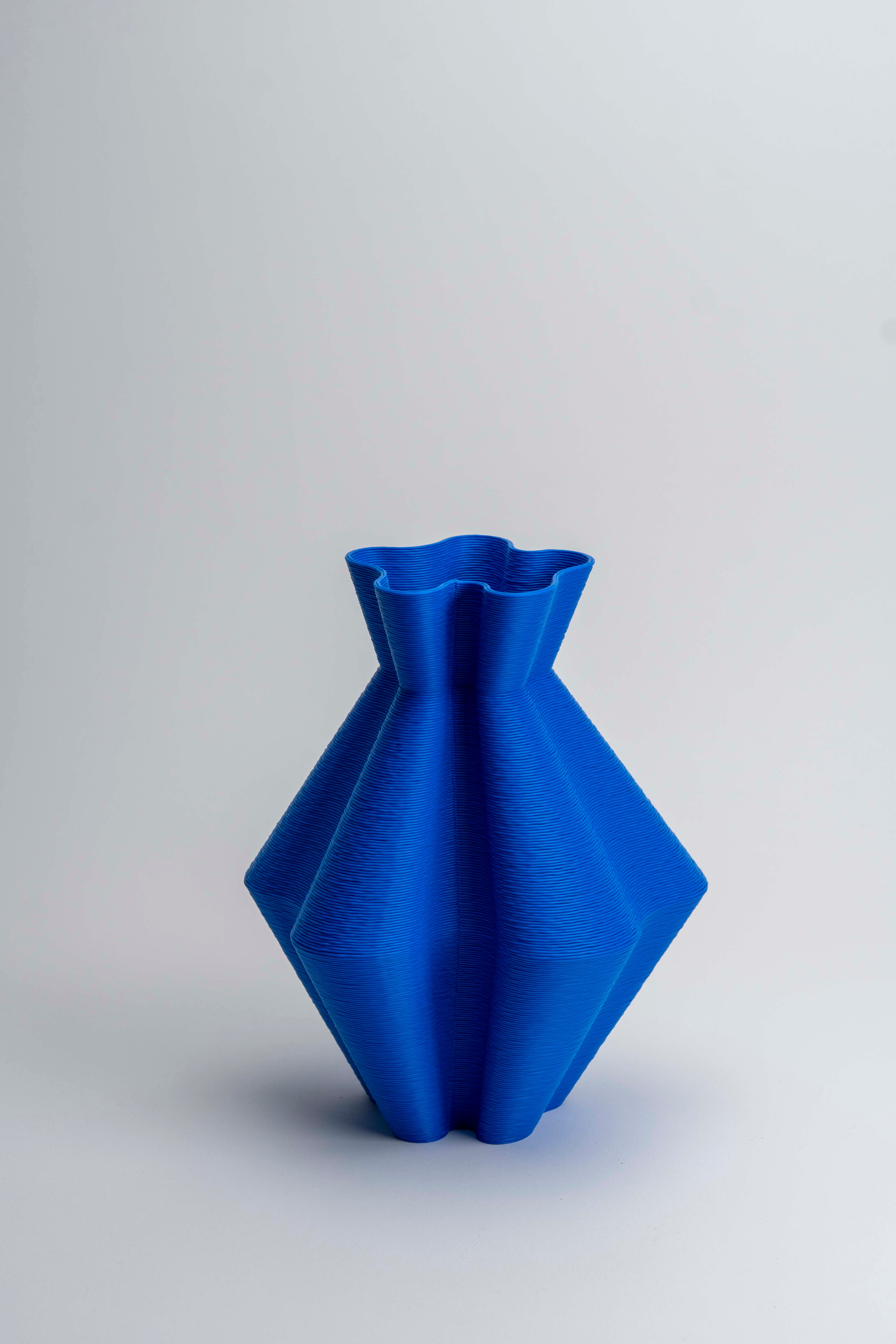Creamy Vase • ocean blue
