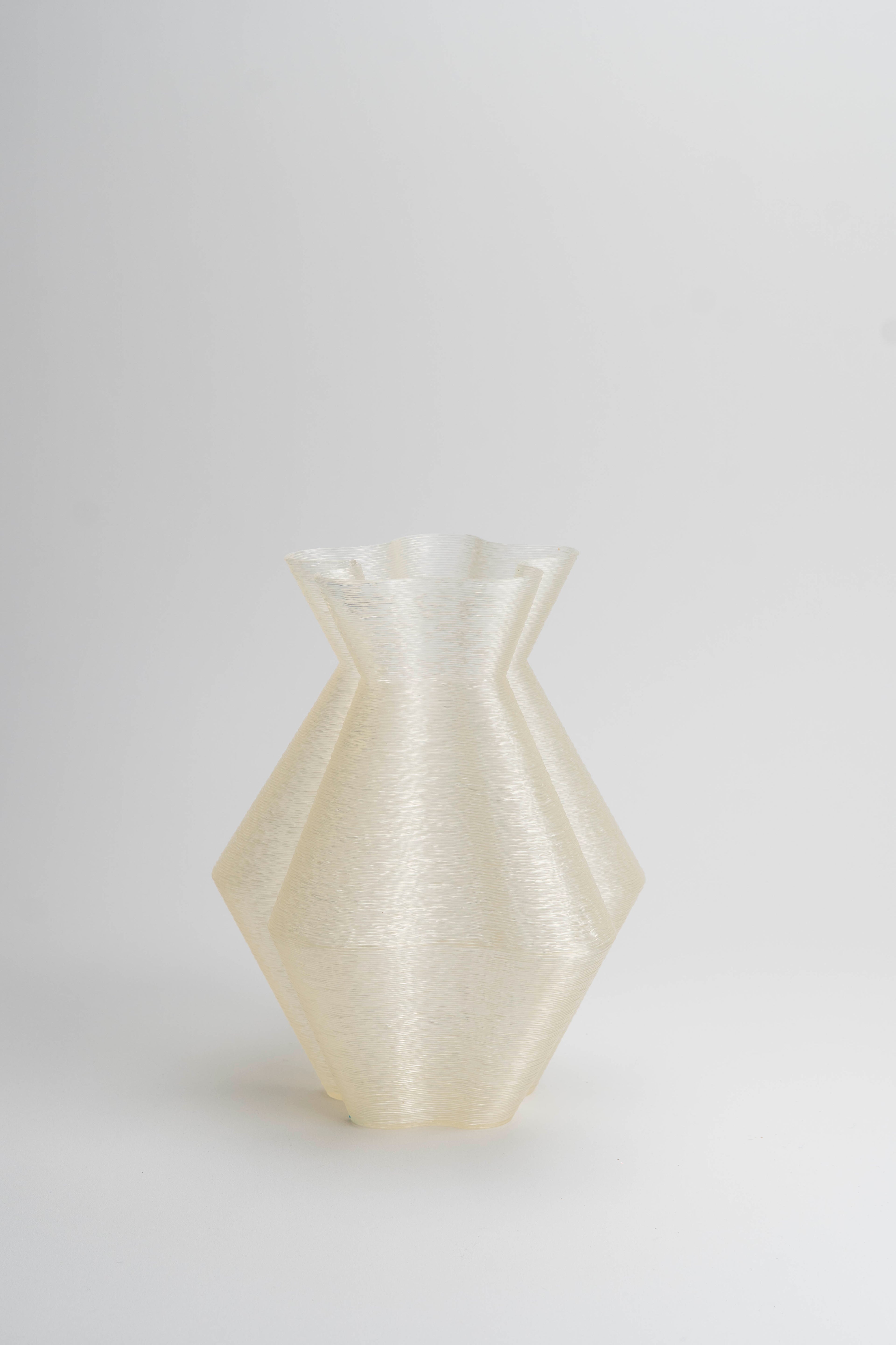 Creamy Vase • frost