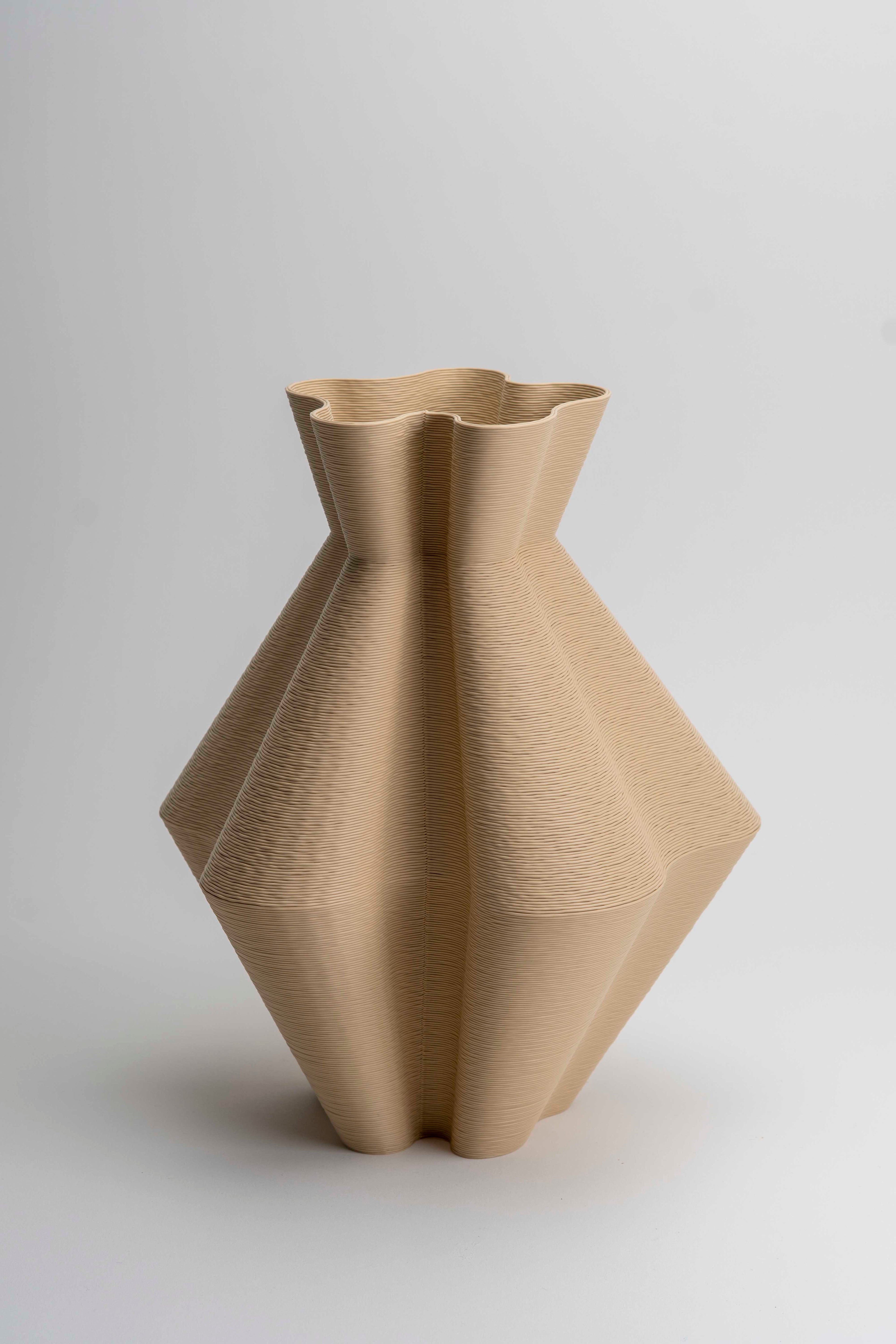Creamy Vase • cream