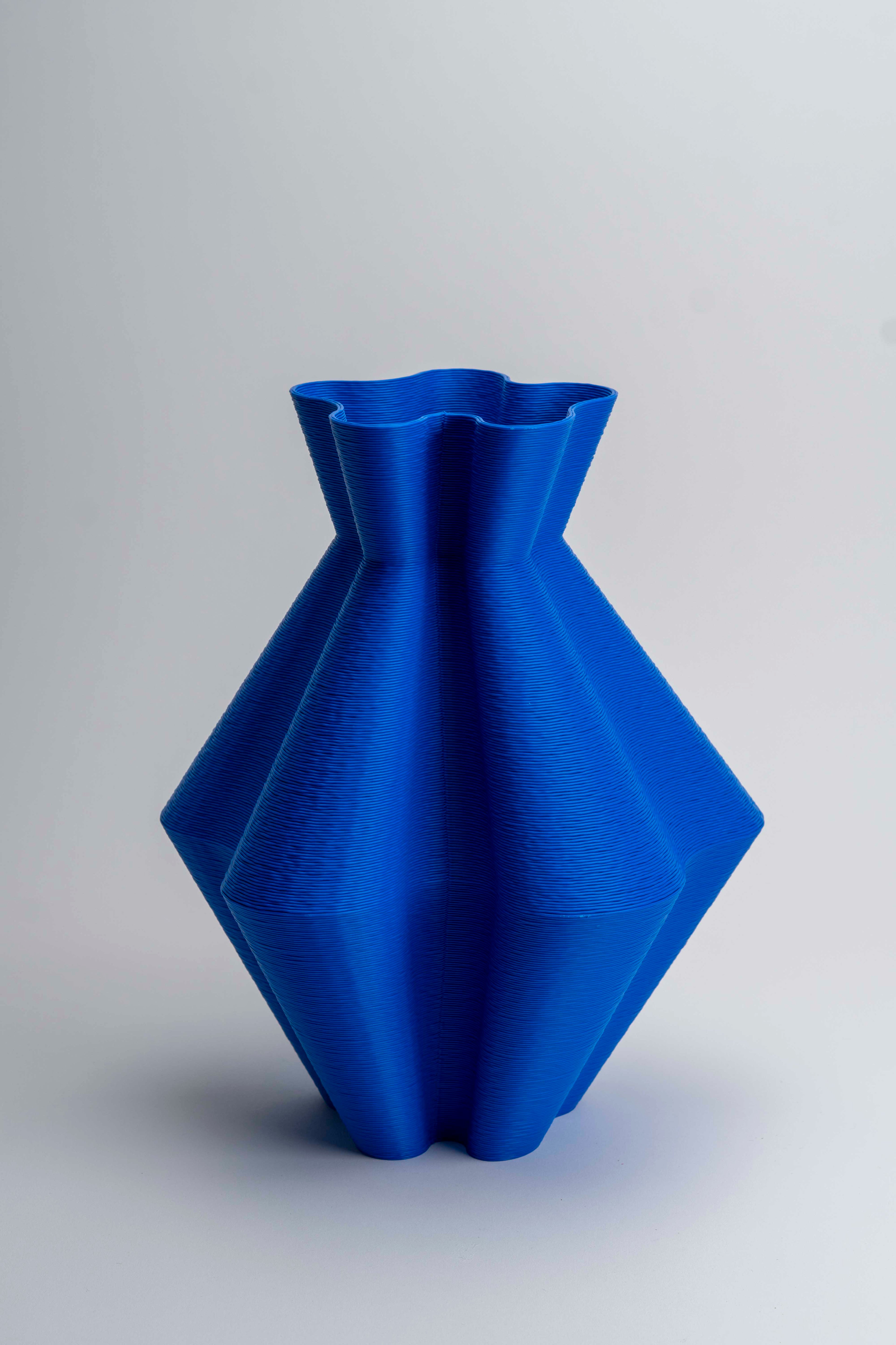 Creamy Vase • ocean blue