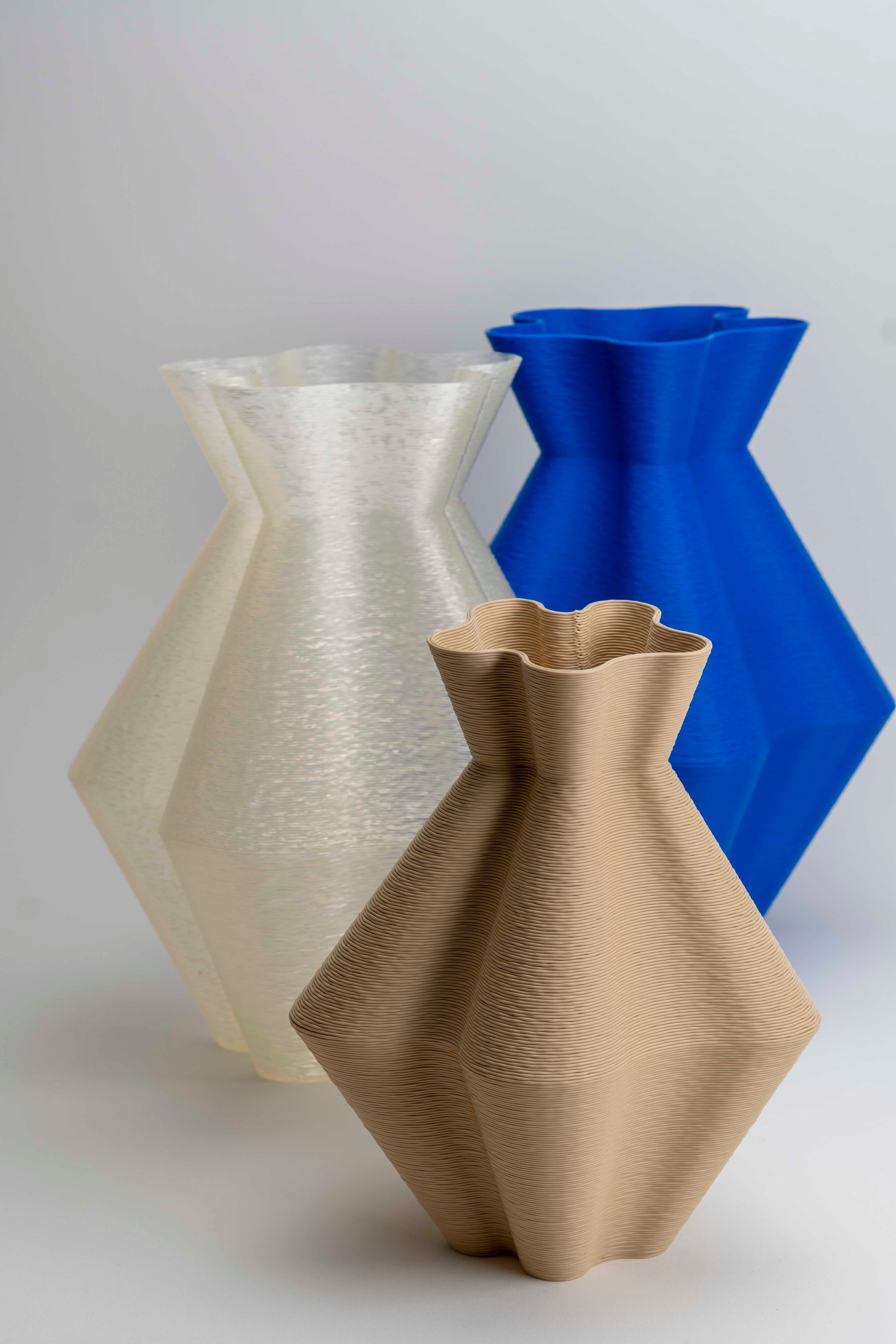 Creamy Vase • ocean blue