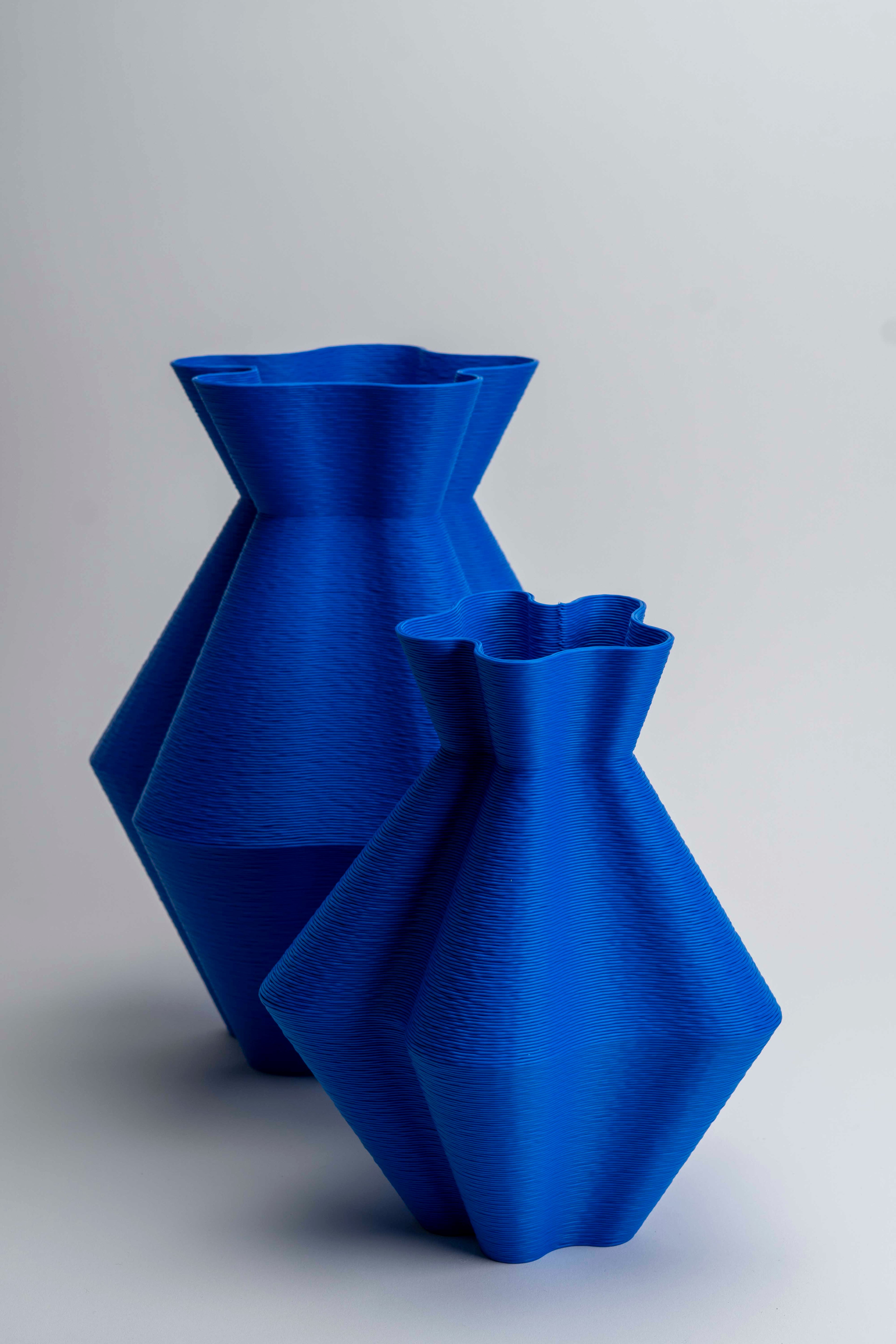 Creamy Vase • ocean blue