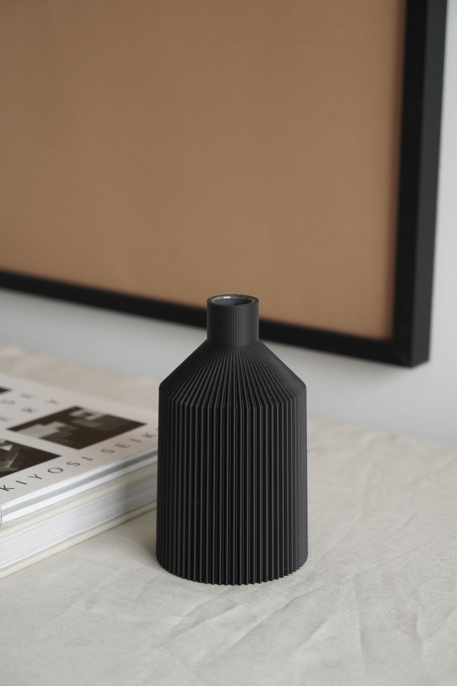 Vase D • bold black