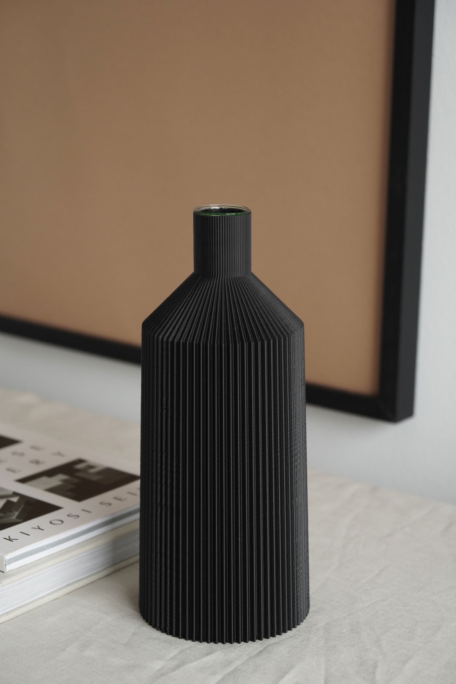 Vase D • bold black