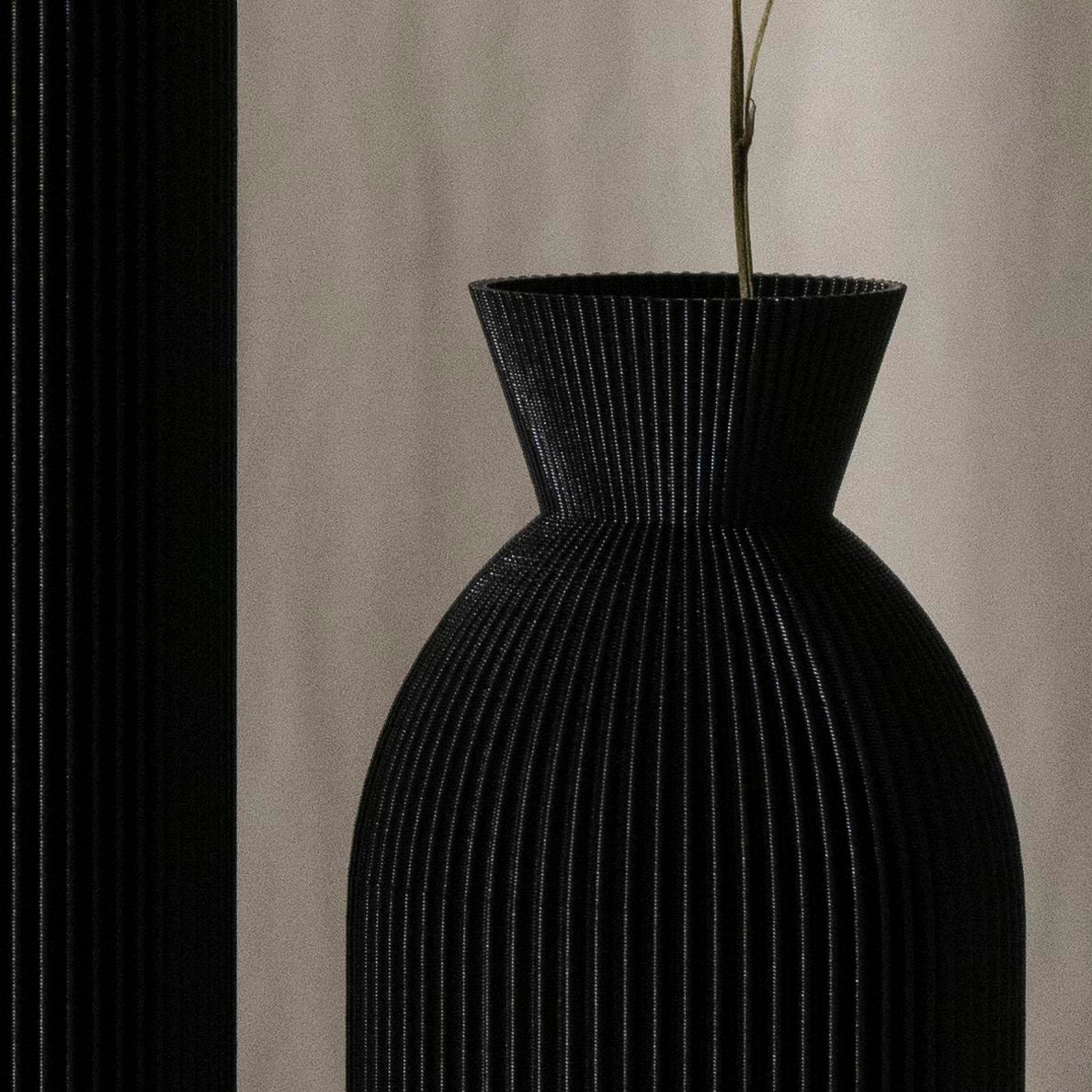 Vase Gi • in schwarz