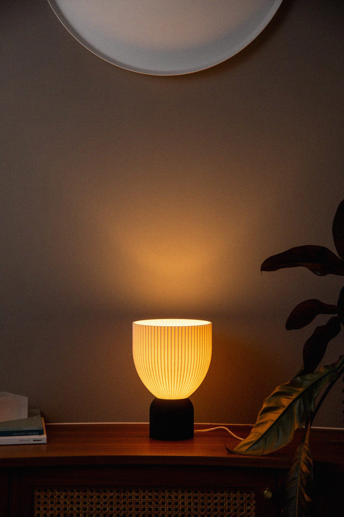Lamp O • bold black x schneeweiß