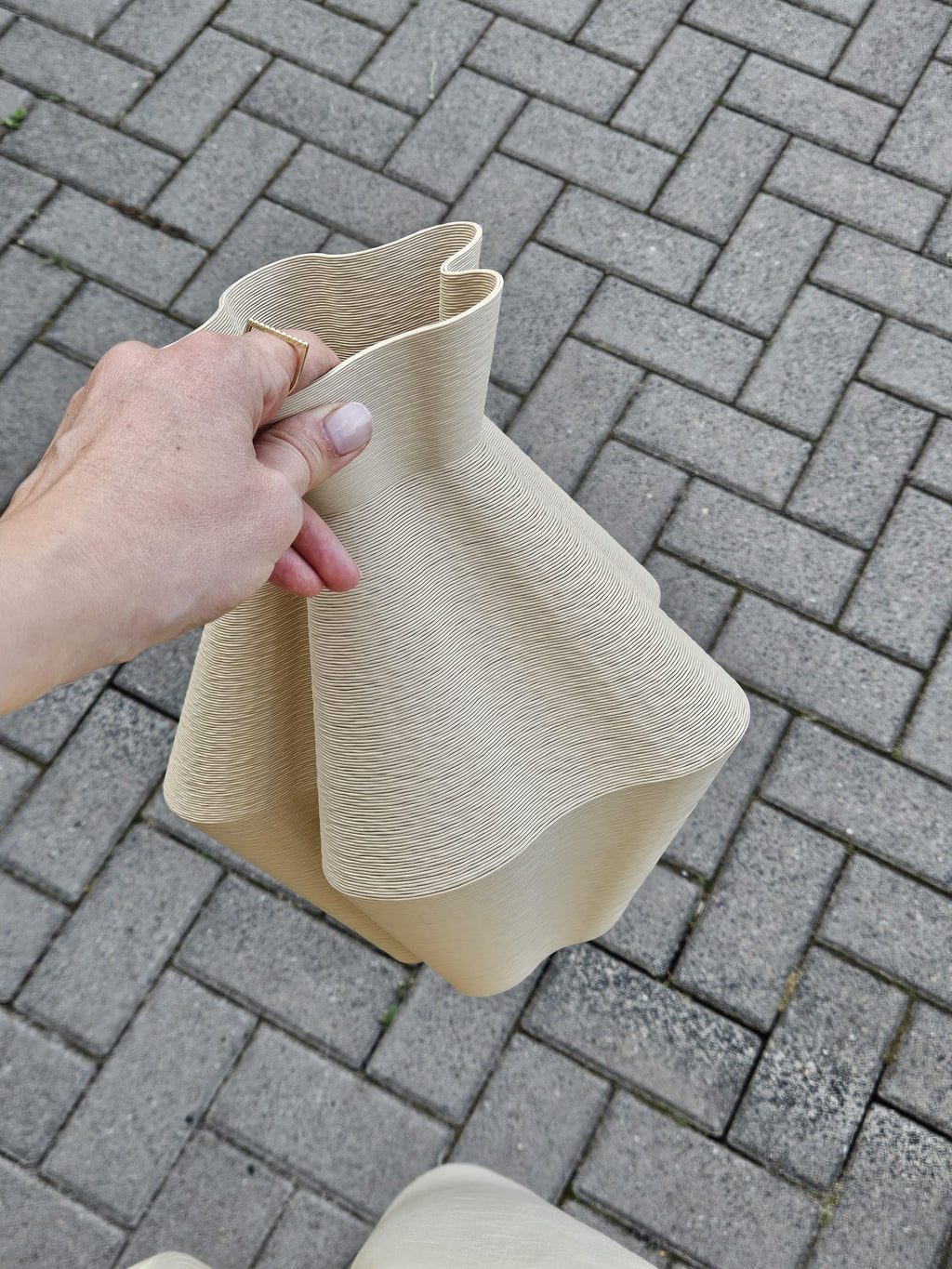 Creamy Vase • cream