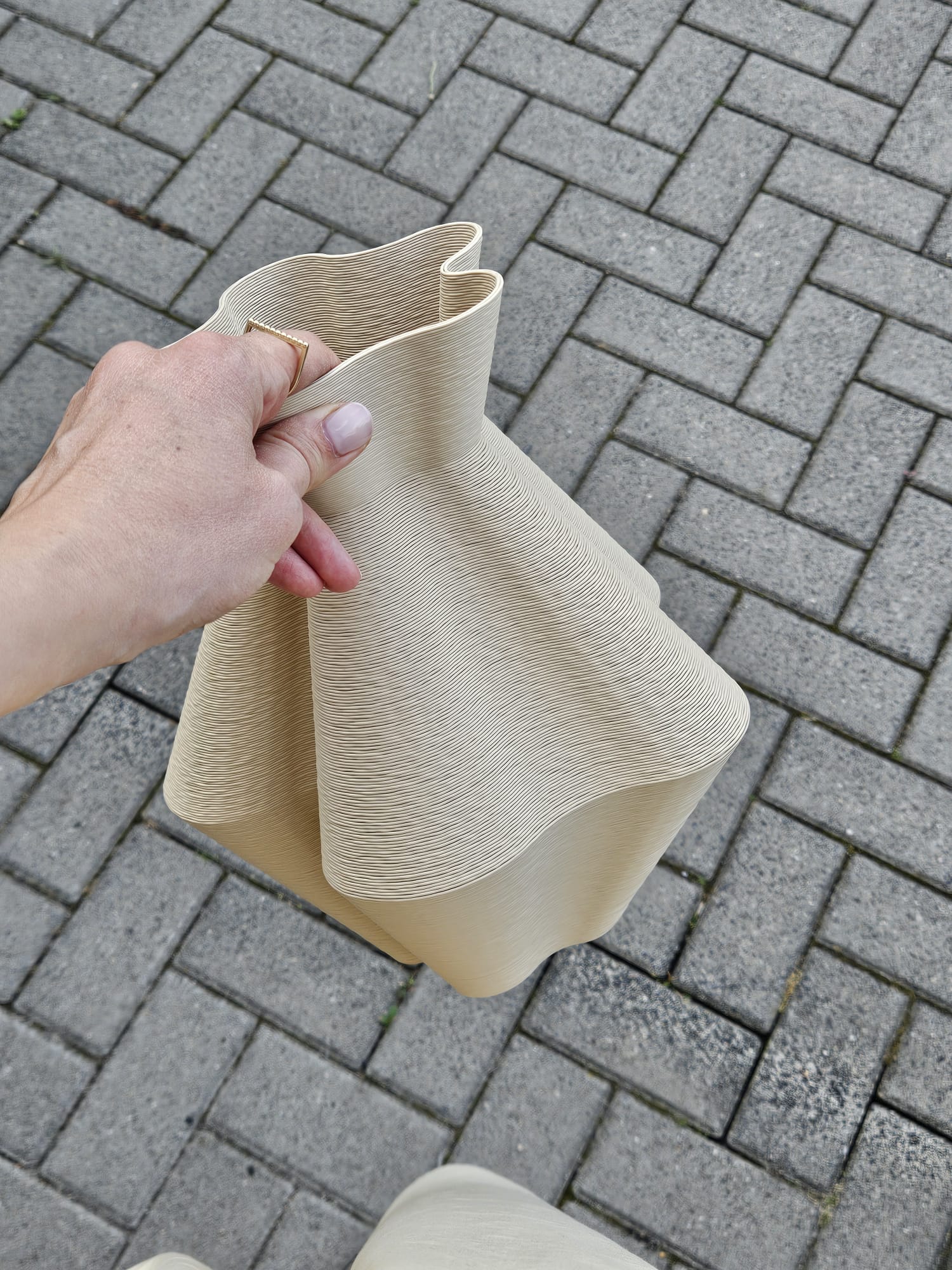 Creamy Vase • cream