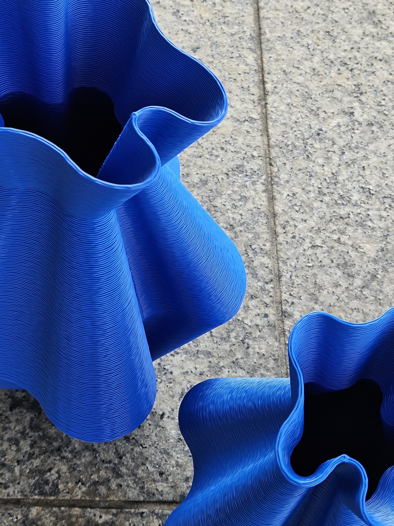 Creamy Vase • ocean blue