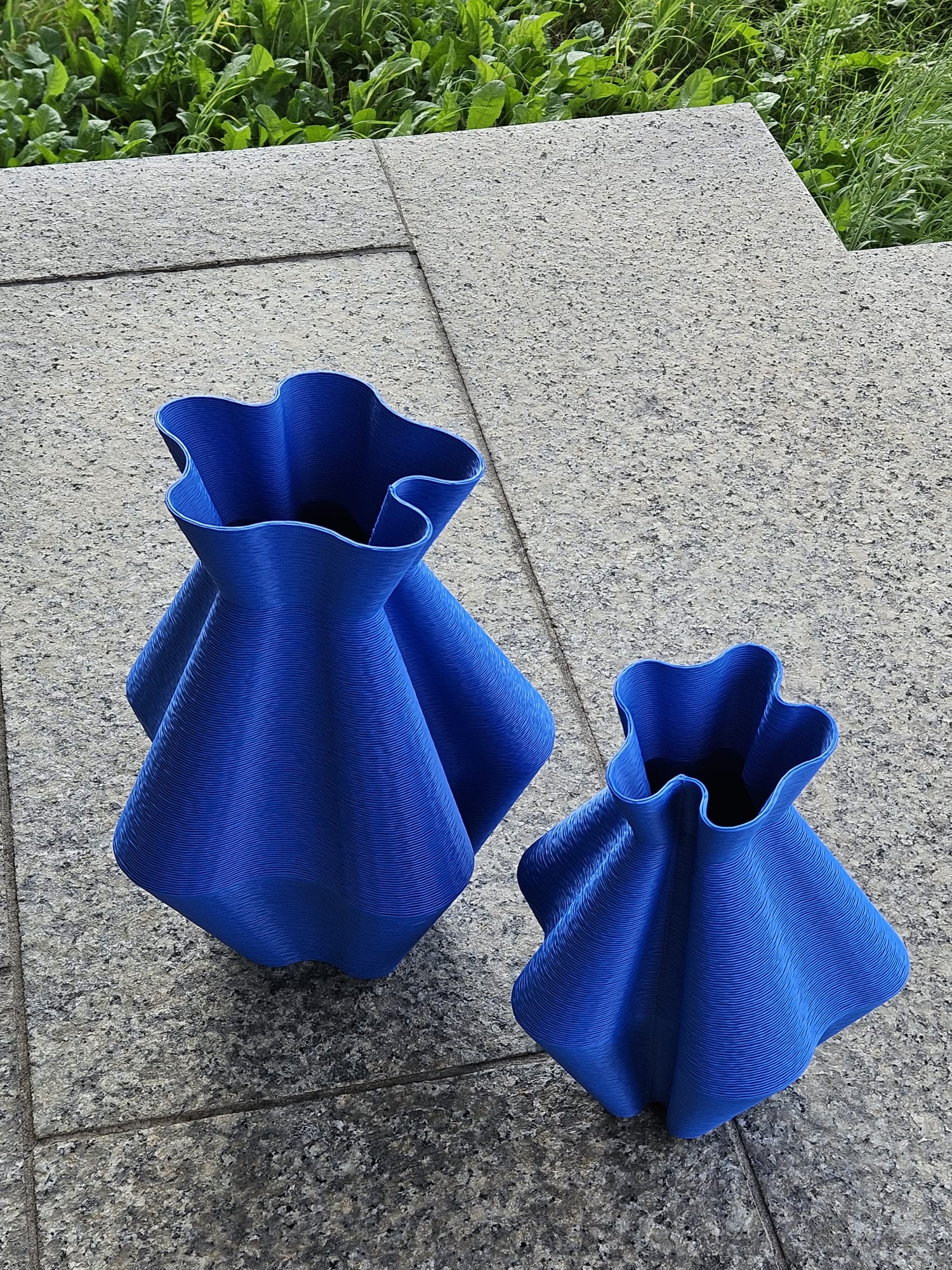 Creamy Vase • ocean blue