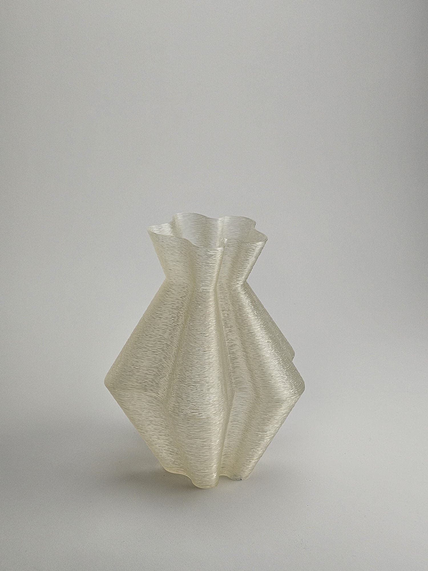 Creamy Vase • frost