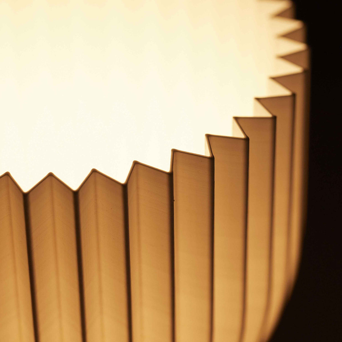 pema factory lampe c weiß detail rillen