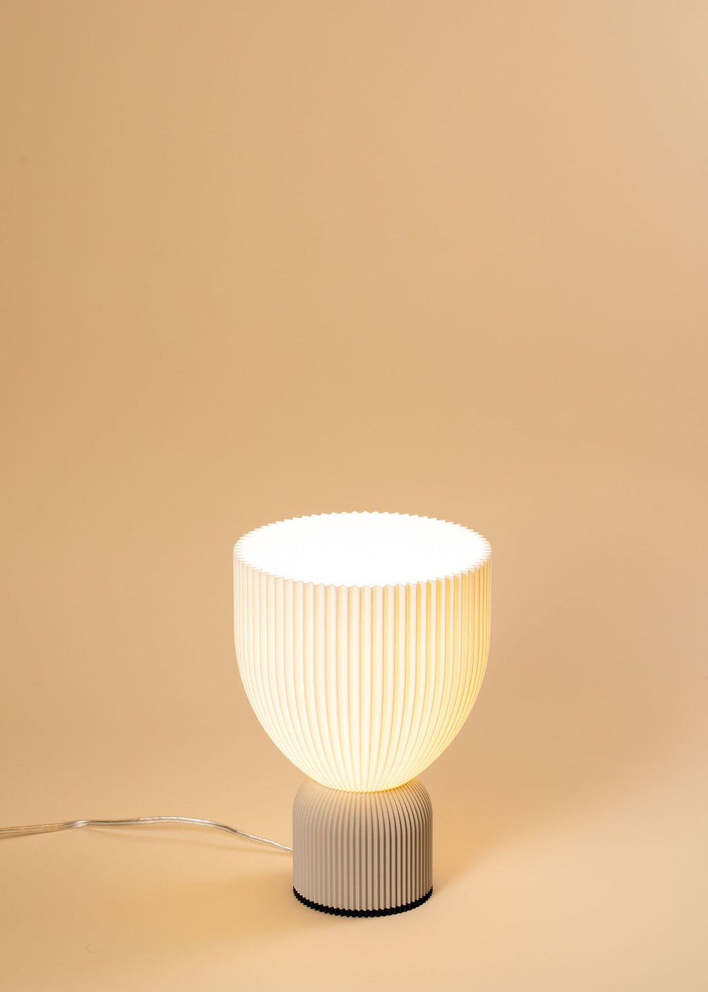Sandgrau-weiße Tischlampe Lamp O in Tulpenform