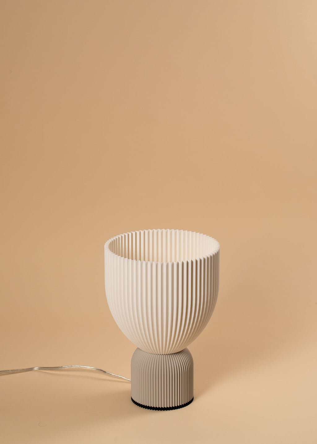 Sandgrau-weiße Tischlampe Lamp O in Tulpenform_licht aus