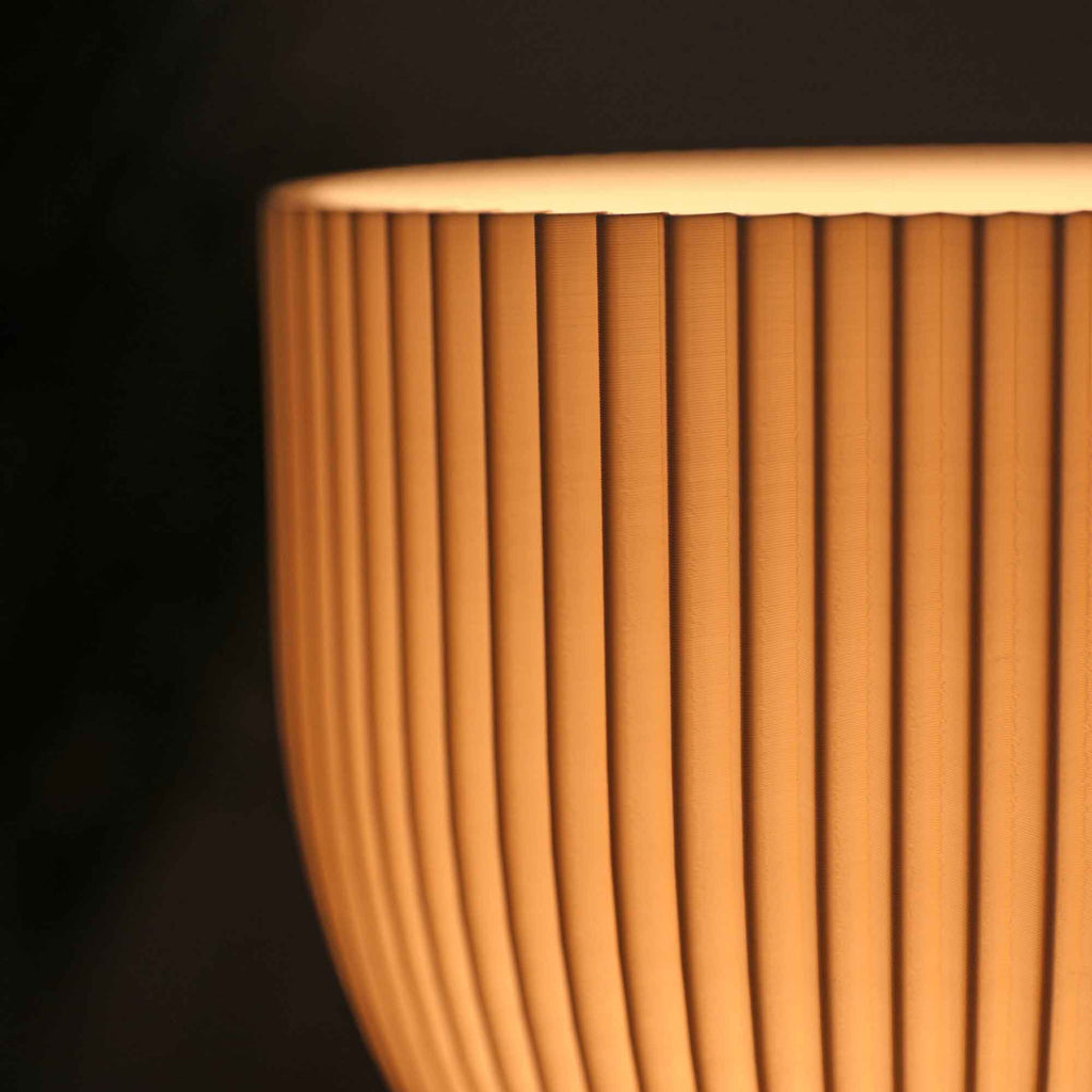 Detailansicht des Lampenschirms der sandgrau-weißen Lamp O