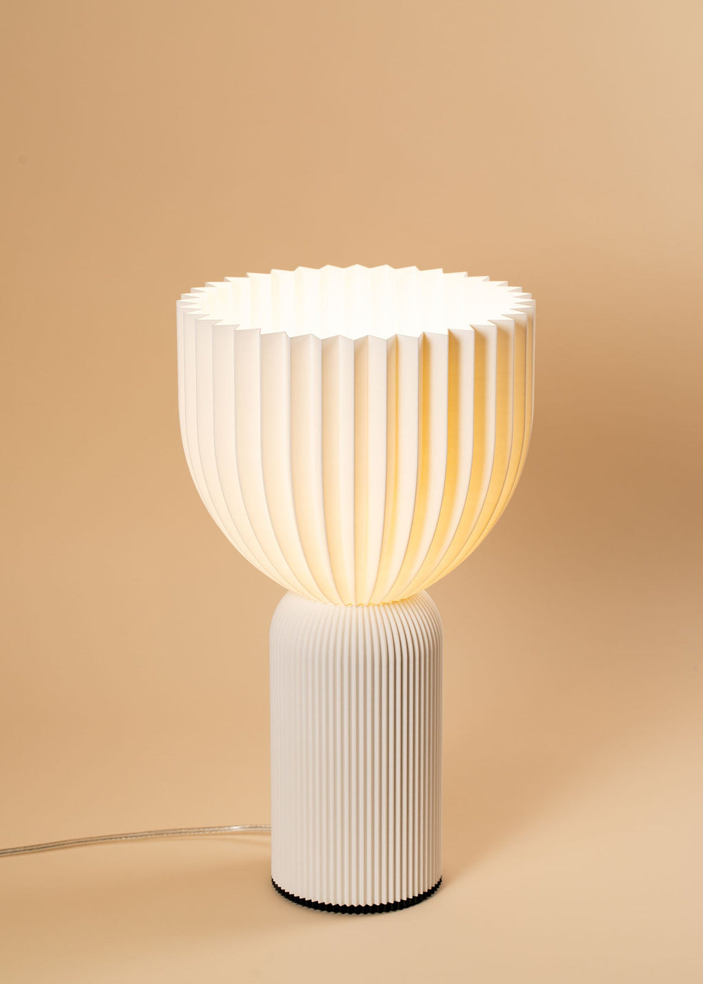 Weiße XL- Moderne Tischlampe Lamp C in Tulpenform 
