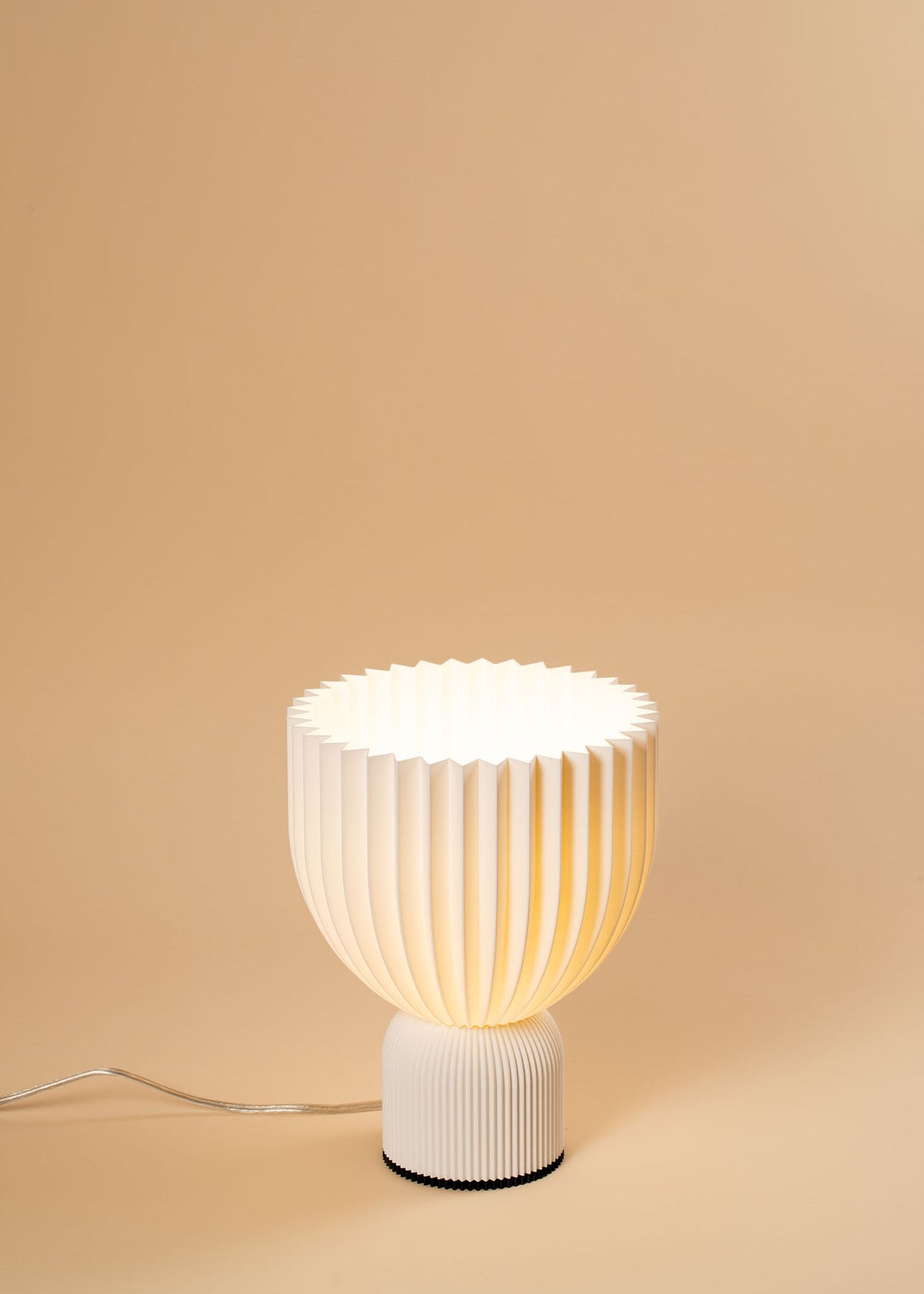 Tischlampe pema factory Lampe Ë weiß_plise licht an