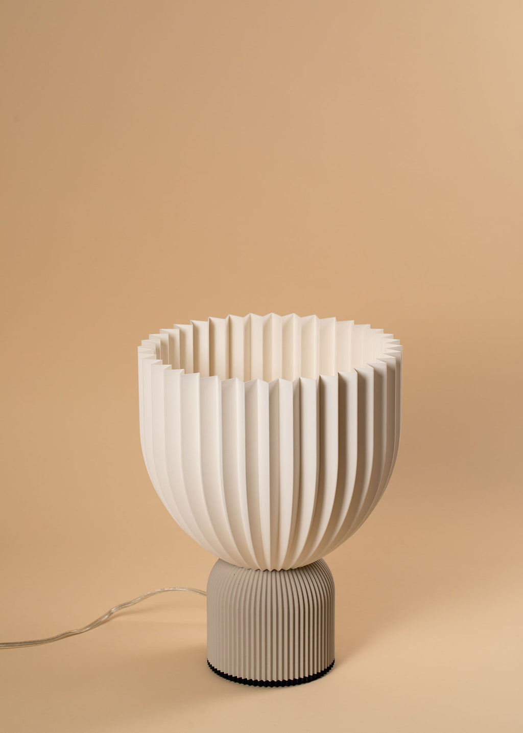 sandgrau_weiss_tischlampe_Lampe Ë_in tulpenform_ohne licht