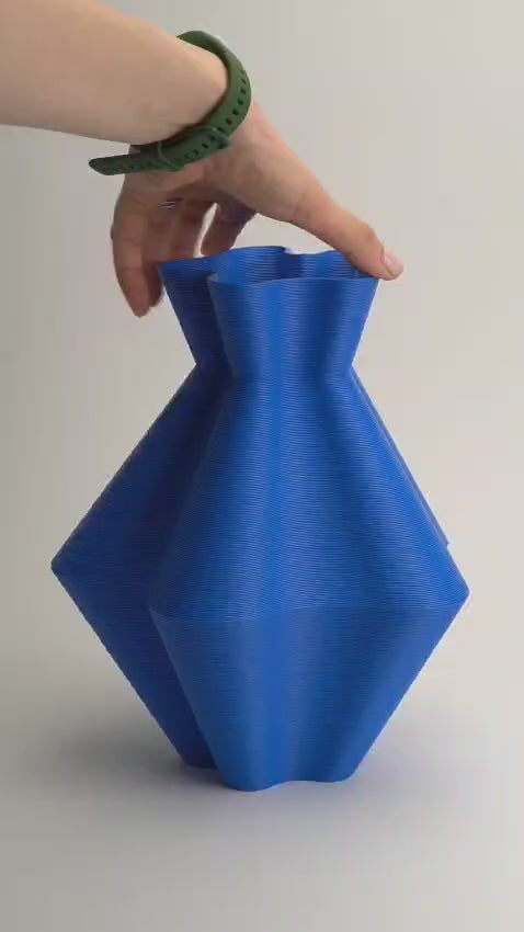 Creamy Vase • ocean blue