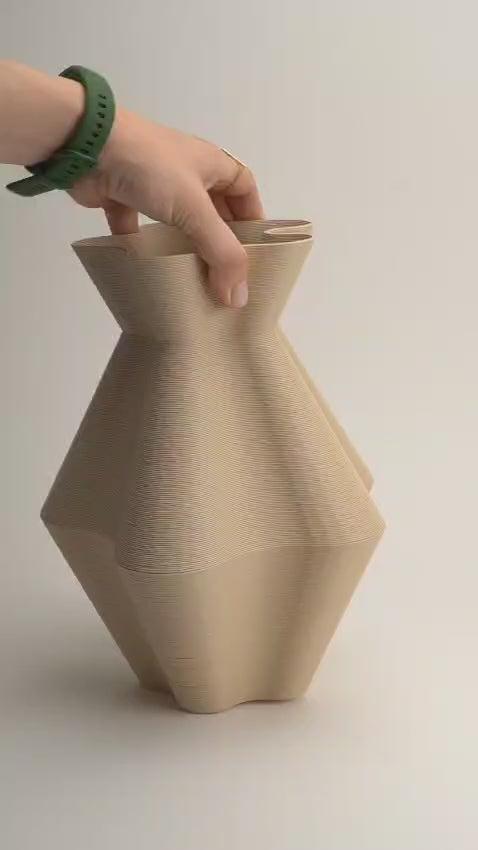 Creamy Vase • cream
